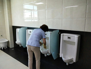 寫(xiě)字樓衛(wèi)生間保潔